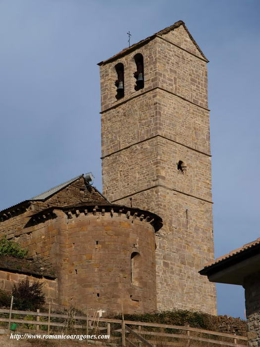 CABECERA Y TORRE DESDE EL SUDESTE